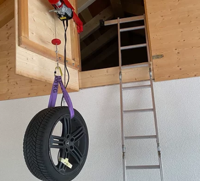 小型電動(dòng)葫蘆是工廠車間必不可少的起重設(shè)備